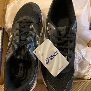 ASICS Volleyball Shoes, size 7
